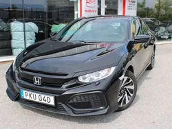 Svart Begagnad 2018 Honda Civic Comfort Halvkombi | 144 900 kr (Marknadspris)