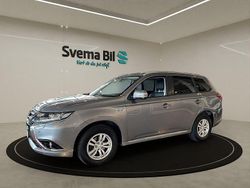 Grå Begagnad 2017 Mitsubishi Outlander P-HEV Edition SUV | 169 900 kr (Marknadspris)