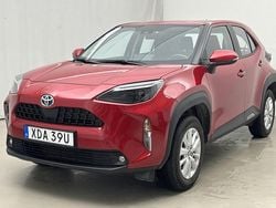 Röd Begagnad 2022 Toyota Yaris Active Sedan | 259 900 kr (Marknadspris)