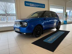 Mörkblå Begagnad 2020 Honda e Halvkombi | 229 900 kr (Marknadspris)