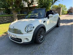 Vit Begagnad 2011 Mini Cooper D Cabriolet Cab | 74 000 kr