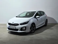 Vit Begagnad 2017 Kia Ceed GT-Line Halvkombi | 144 900 kr (Marknadspris)