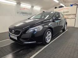 Svart Begagnad 2016 Volvo V40 Kombi | 99 500 kr (Marknadspris)