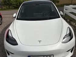 Vit Begagnad 2022 Tesla Model 3 Long Range Sedan | 279 000 kr (Superpris)