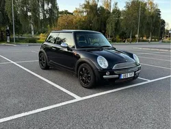 Svart Begagnad 2003 Mini Cooper Pepper Halvkombi | 35 000 kr (Marknadspris)