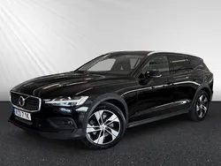 Svart Begagnad 2022 Volvo V60 CC Kombi | 269 800 kr (Superpris)