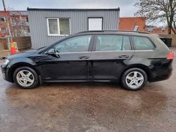 Svart Begagnad 2014 VW Golf VII R-line Kombi | 129 500 kr (Marknadspris)