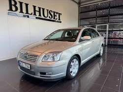 Ljusgrön Begagnad 2004 Toyota Avensis Sedan | 39 900 kr (Lite dyr)