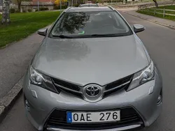 Grå Begagnad 2013 Toyota Auris Touring Sports Kombi | 139 000 kr (Marknadspris)