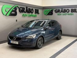 Mörkblå (blå) Begagnad 2017 Volvo V40 Momentum Kombi | 159 900 kr (Marknadspris)