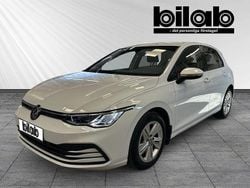 Vit Begagnad 2022 VW Golf VIII Life Halvkombi | 229 000 kr (Marknadspris)