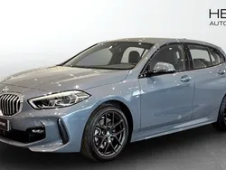 Mörkgrå (grey) Begagnad 2020 BMW 120 Shadowline Halvkombi | 309 700 kr (Marknadspris)