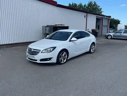 Vit Begagnad 2014 Opel Insignia Halvkombi | 59 500 kr (Marknadspris)