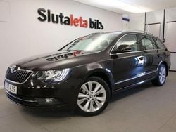 Mörkbrun Begagnad 2015 Skoda Superb Kombi | 157 900 kr (Marknadspris)