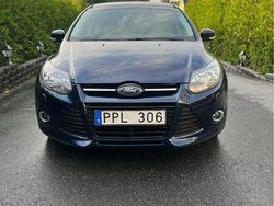 Blå Begagnad 2013 Ford Focus Halvkombi | 55 000 kr (Marknadspris)