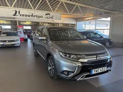 Grå Begagnad 2018 Mitsubishi Outlander Comfort Edition SUV | 179 900 kr (Lite dyr)