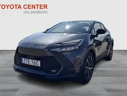 Mörkgrå Begagnad 2024 Toyota C-HR Style SUV | 359 900 kr (Marknadspris)