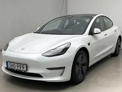 Vit Begagnad 2021 Tesla Model 3 Sedan | 275 000 kr (Marknadspris)