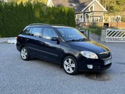 Svart Begagnad 2009 Skoda Fabia Halvkombi | 34 900 kr (Marknadspris)