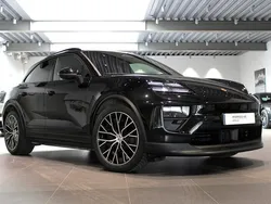 Svart Begagnad 2024 Porsche Macan SUV | 1 015 000 kr (Bra pris)
