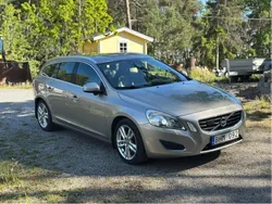 Brun Begagnad 2011 Volvo V60 Summum Kombi | 77 500 kr (Marknadspris)