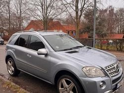Ljusblå metallic Begagnad 2009 Mercedes ML320 SUV | 60 000 kr (Marknadspris)