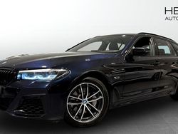 Svart (black) Begagnad 2024 BMW 530e M Sport Kombi | 448 700 kr (Marknadspris)