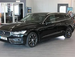 Svart Begagnad 2019 Volvo V60 Momentum Kombi | 214 500 kr (Bra pris)