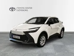 Vit Begagnad 2024 Toyota C-HR Style SUV | 429 900 kr (Marknadspris)