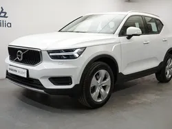 Vit Begagnad 2022 Volvo XC40 Momentum SUV | 259 900 kr (Bra pris)