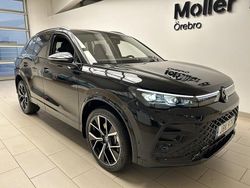 Svart (grenadilla black metallic) Ny 2025 VW Tiguan R-line SUV | 646 700 kr