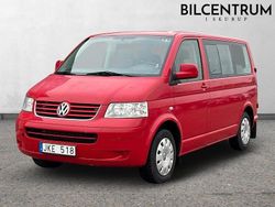 Röd Begagnad 2008 VW Caravelle Comfortline Minibuss | 99 900 kr