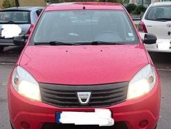 Röd Begagnad 2010 Dacia Sandero Halvkombi | 30 000 kr (Lite dyr)