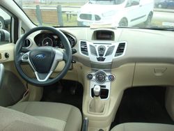 Grå Begagnad 2013 Ford Fiesta Halvkombi | 74 900 kr (Lite dyr)