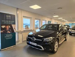 Svart Begagnad 2018 Mercedes GLC220 Sportkupé | 254 900 kr (Marknadspris)