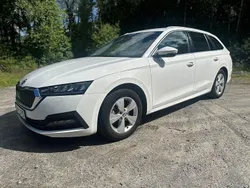 Vit Begagnad 2021 Skoda Octavia Kombi | 149 900 kr (Marknadspris)