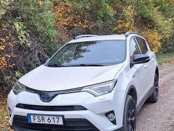Vit Begagnad 2018 Toyota RAV4 Hybrid Edition SUV | 220 000 kr (Marknadspris)