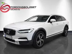 Vit Begagnad 2017 Volvo V90 CC Momentum Kombi | 234 800 kr (Marknadspris)