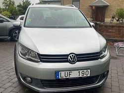 Silver Begagnad 2012 VW Touran Cross Minibuss | 70 000 kr (Marknadspris)