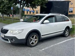 Vit Begagnad 2013 Skoda Superb Elegance Kombi | 79 000 kr (Lite dyr)