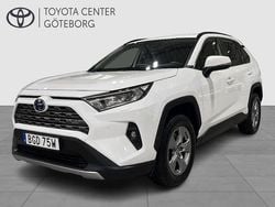 Vit Begagnad 2022 Toyota RAV4 Hybrid Active SUV | 339 900 kr (Marknadspris)