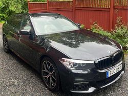 Svart Begagnad 2018 BMW 520 M Sport Kombi | 259 000 kr (Lite dyr)