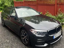 Svart Begagnad 2018 BMW 520 M Sport Kombi | 259 000 kr (Marknadspris)