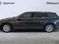 Grå Begagnad 2024 VW Passat Kombi | 309 000 kr