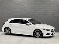 Vit (vit metallic) Begagnad 2019 Mercedes A180 AMG Halvkombi | 239 900 kr (Marknadspris)