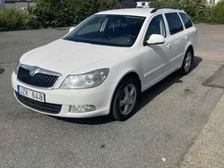 Vit Begagnad 2013 Skoda Octavia Elegance Kombi | 47 000 kr (Superpris)