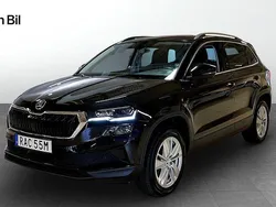 Svart (black magic pärleffekt me) Begagnad 2022 Skoda Karoq Style SUV | 309 000 kr (Marknadspris)
