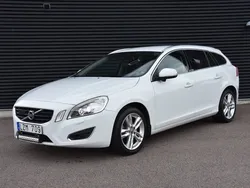 Vit Begagnad 2012 Volvo V60 Summum Kombi | 84 900 kr (Marknadspris)