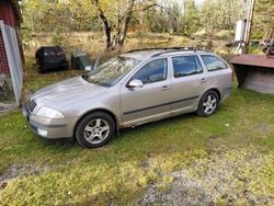 Brun Begagnad 2008 Skoda Octavia Kombi | 25 000 kr (Marknadspris)
