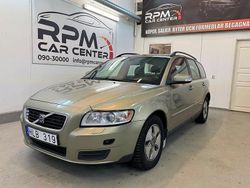 Grön Begagnad 2009 Volvo V50 Kinetic Kombi | 44 900 kr (Marknadspris)